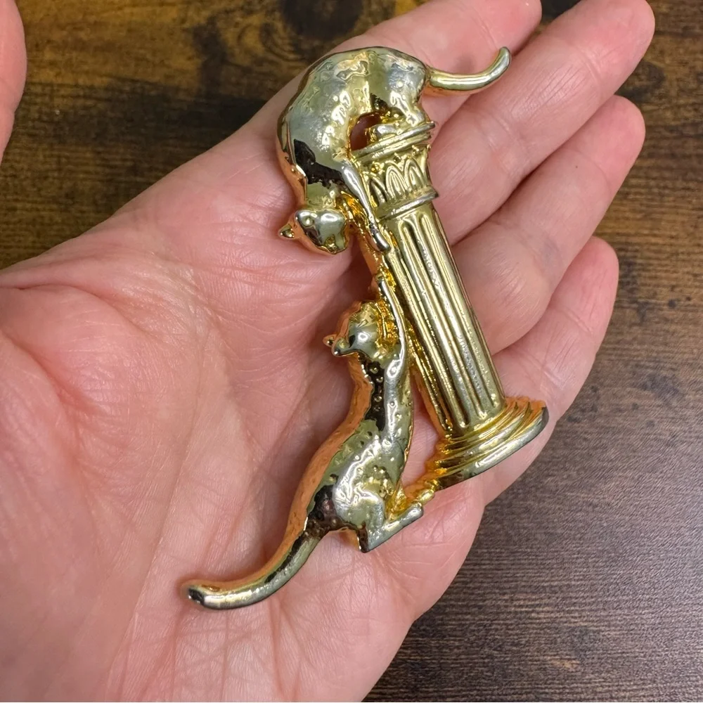 Gold Tone Cat Brooch with Column Design Playful Playing Figural - Picture 10 of 10